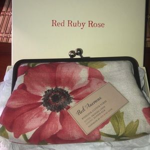 Amazing Boutique Kisslock Clutch Purse